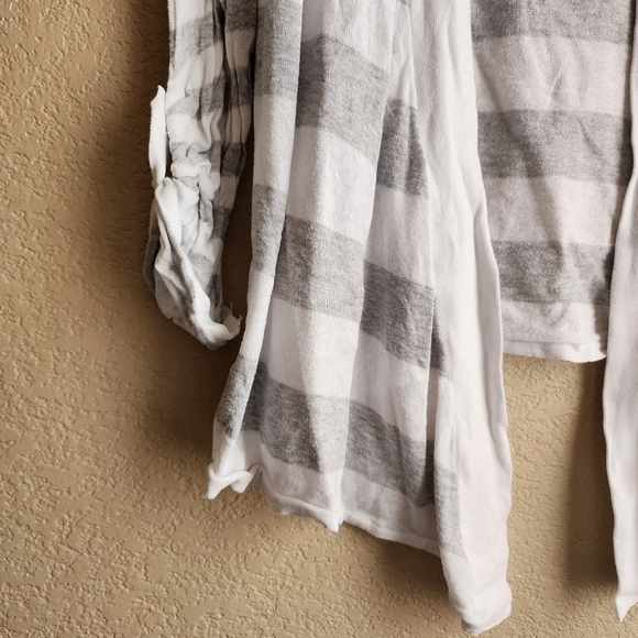 Express Gray and White Striped Knit Cardigan Size M - Picture 4 of 13